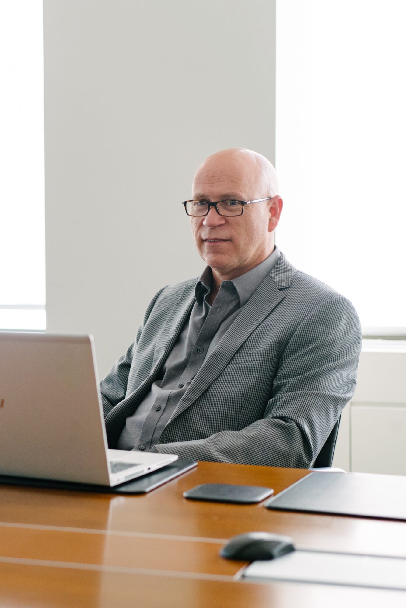 Mike listening in meeting